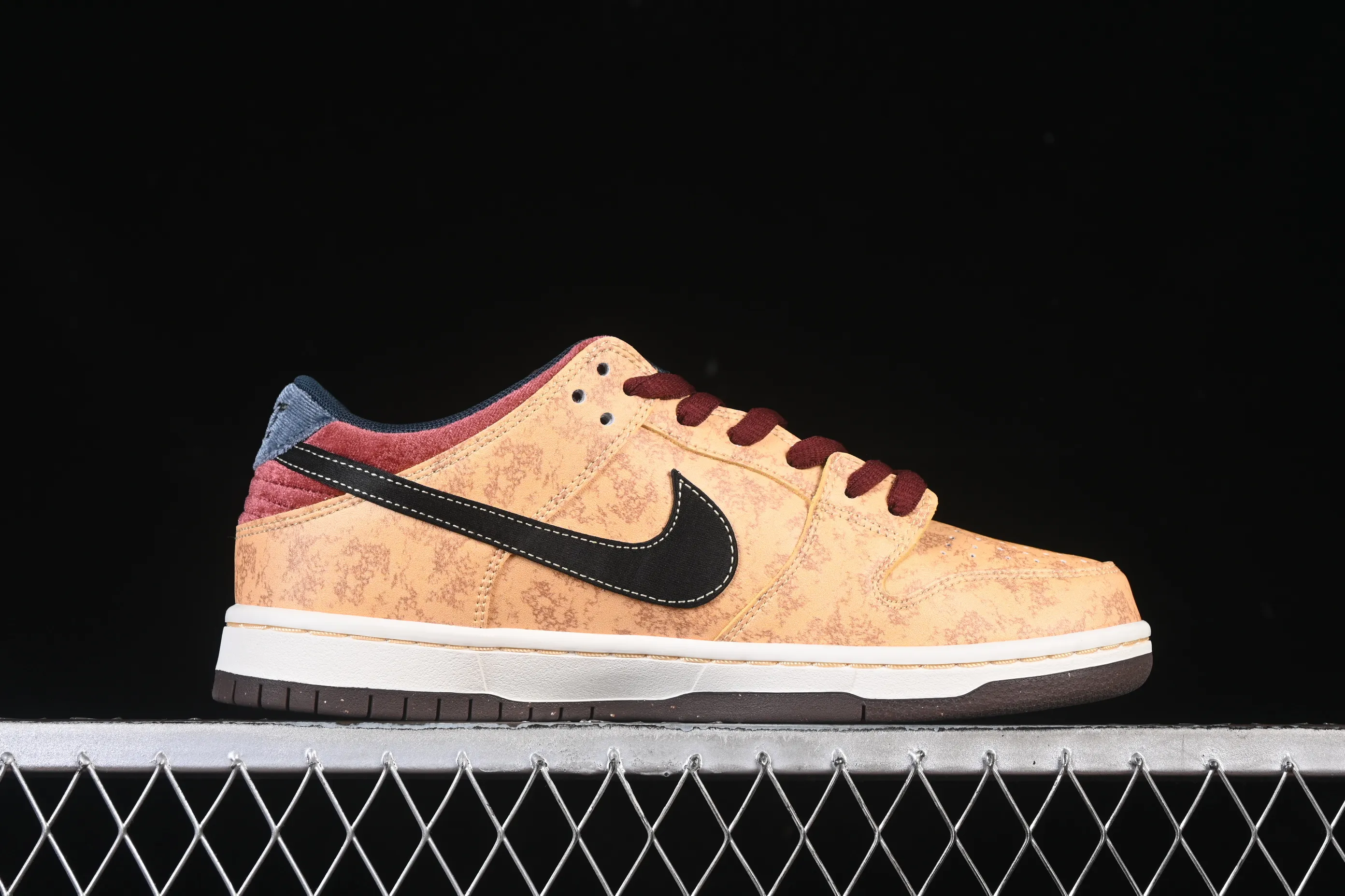 All Categories Nk SB Dunk Series Nk SB Dunk Low Low-top sneakers Nike SB Dunk Low "City of Cinema" Paris Cinema Low-top casual sneakers FZ1278-200